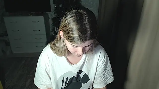 Snapshot of MelissaXKinky chatting on 12.18.24 MelissaXKinky online show from 12.18.24