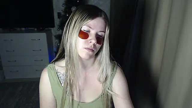 Snapshot of MelissaXKinky chatting on 12.22.24 MelissaXKinky online show from 12.22.24