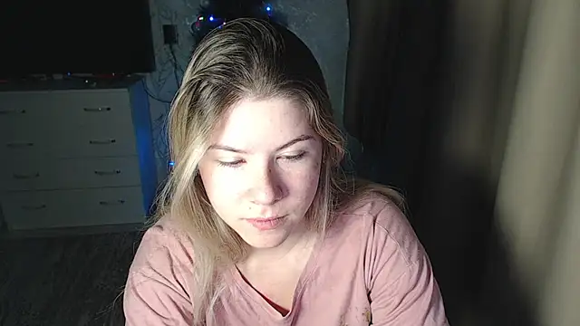 Snapshot of MelissaXKinky chatting on 12.23.24 MelissaXKinky online show from 12.23.24