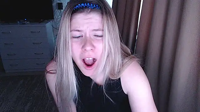 Snapshot of MelissaXKinky chatting on 12.25.24 MelissaXKinky online show from 12.25.24