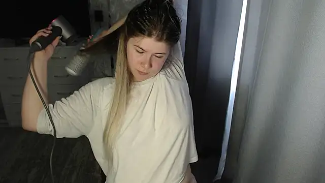 Snapshot of MelissaXKinky chatting on 03.18.25 MelissaXKinky online show from 03.18.25