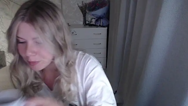 Snapshot of MelissaXKinky chatting on 09.28.25 MelissaXKinky online show from 09.28.25