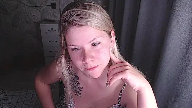Snapshot of MelissaXKinky chatting on 10.20.25 MelissaXKinky online show from 10.20.25