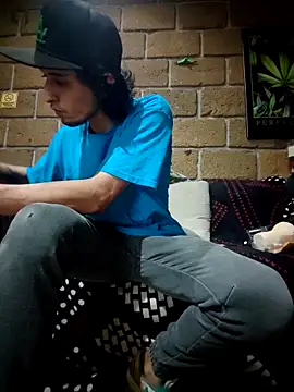 Snapshot of Pitudo20cmm chatting on 09.19.25 Pitudo20cmm online show from 09.19.25