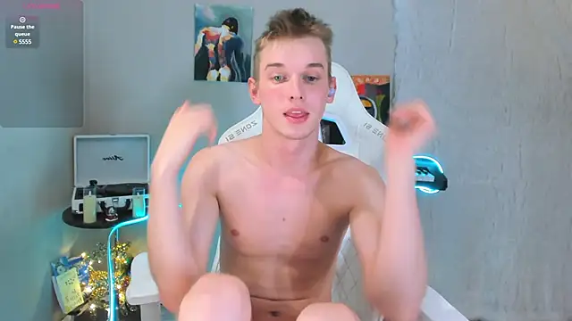 Snapshot of 4ever_dude chatting on 02.08.25 4ever dude online show from 02.08.25