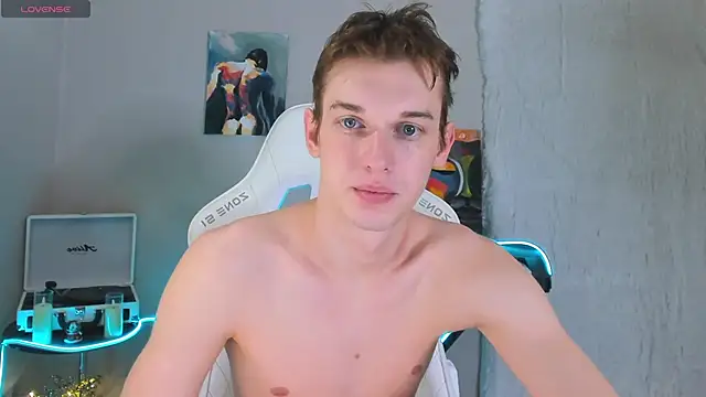 Snapshot of 4ever_dude chatting on 03.10.25 4ever dude online show from 03.10.25