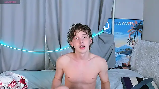 Snapshot of 4ever_dude chatting on 10.10.25 4ever dude online show from 10.10.25