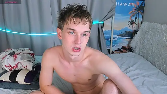 Snapshot of 4ever_dude chatting on 10.18.25 4ever dude online show from 10.18.25