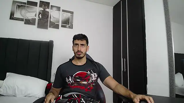 Snapshot of muscle_ares chatting on 02.09.25 muscle ares online show from 02.09.25