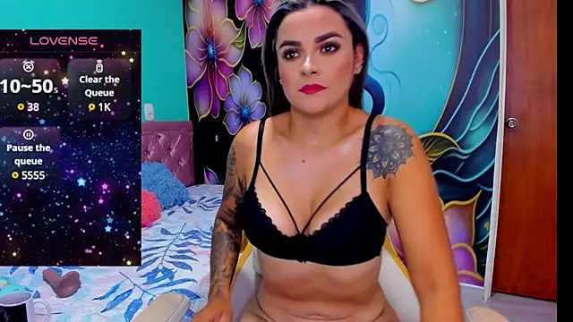 Snapshot of mia_bigtits17 chatting on 12.28.24 mia bigtits17 online show from 12.28.24