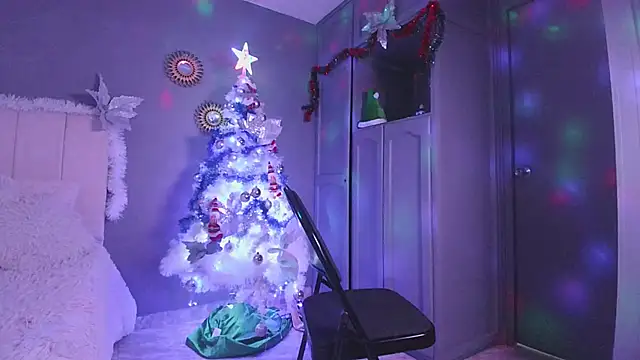 Snapshot of arteverena chatting on 12.15.24 arteverena online show from 12.15.24