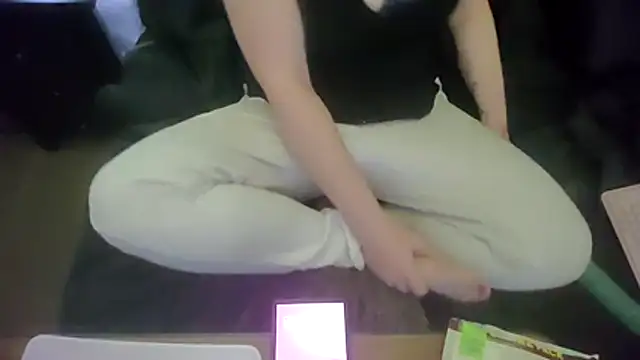 Snapshot of XxxAprilxxX chatting on 10.29.25 XxxAprilxxX online show from 10.29.25