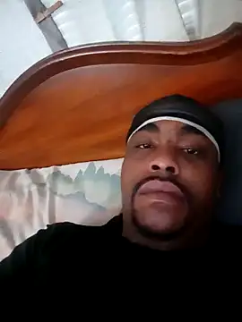 Snapshot of PuzzledEdge4 chatting on 11.04.25 PuzzledEdge4 online show from 11.04.25