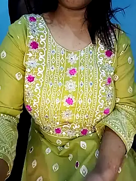 Snapshot of Dayna-36 chatting on 12.28.24 Dayna-36 online show from 12.28.24