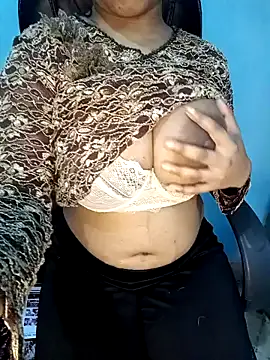 Snapshot of Dayna-36 chatting on 01.01.25 Dayna-36 online show from 01.01.25