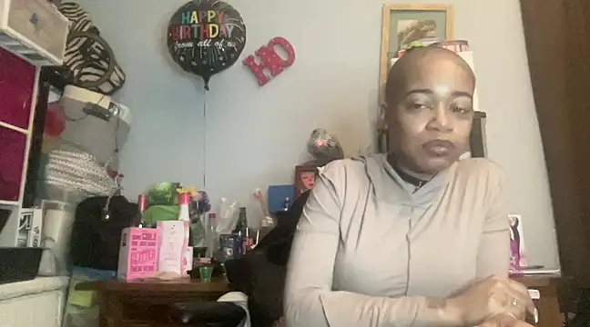 MommyConfident online show from 02.18.25
