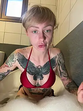 Snapshot of haileyhope_ chatting on 01.04.25 haileyhope  online show from 01.04.25