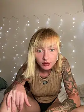 Snapshot of haileyhope_ chatting on 10.01.25 haileyhope  online show from 10.01.25