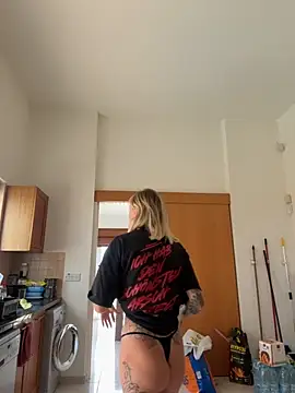 Snapshot of haileyhope_ chatting on 10.03.25 haileyhope  online show from 10.03.25