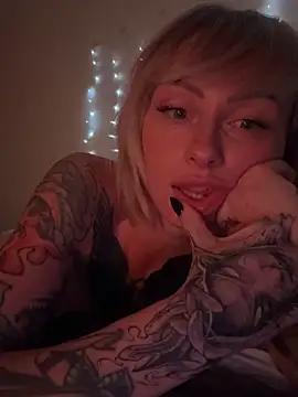 Snapshot of haileyhope_ chatting on 10.26.25 haileyhope  online show from 10.26.25