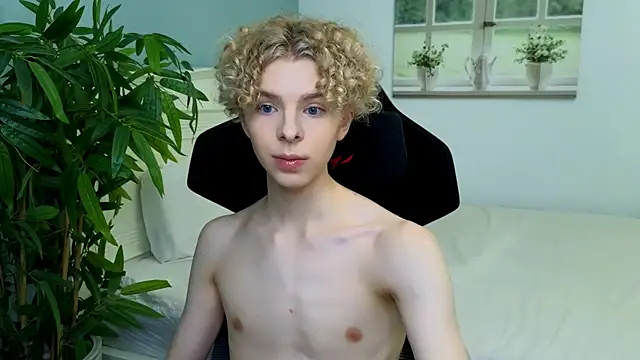 Snapshot of Kudi_Minnt chatting on 11.01.25 Kudi Minnt online show from 11.01.25