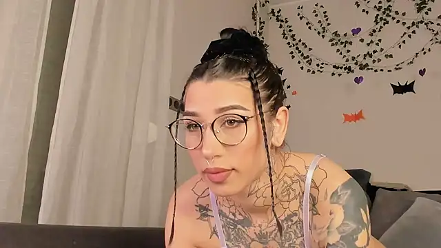 Snapshot of Lilith_Lux chatting on 12.05.24 Lilith Lux online show from 12.05.24