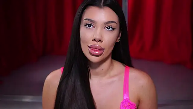 Snapshot of NatyDesiree chatting on 01.24.25 NatyDesiree online show from 01.24.25