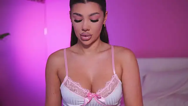 Snapshot of NatyDesiree chatting on 02.25.25 NatyDesiree online show from 02.25.25