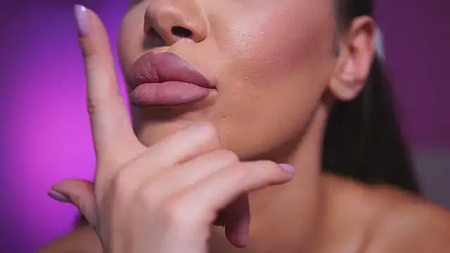 Snapshot of NatyDesiree chatting on 03.08.25 NatyDesiree online show from 03.08.25