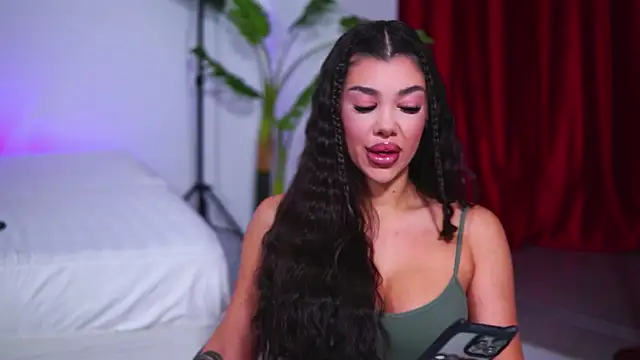 Snapshot of NatyDesiree chatting on 10.04.25 NatyDesiree online show from 10.04.25