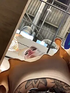 Snapshot of Sextazy chatting on 12.12.24 Sextazy online show from 12.12.24