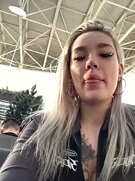 Snapshot of Sextazy chatting on 12.14.24 Sextazy online show from 12.14.24