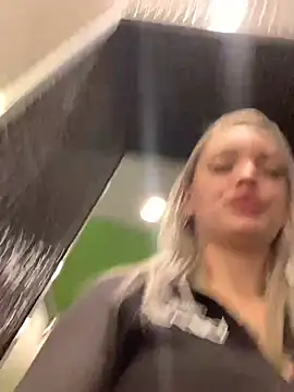 Snapshot of Sextazy chatting on 12.14.24 Sextazy online show from 12.14.24