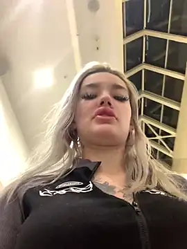 Snapshot of Sextazy chatting on 12.14.24 Sextazy online show from 12.14.24