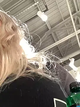 Snapshot of Sextazy chatting on 12.22.24 Sextazy online show from 12.22.24