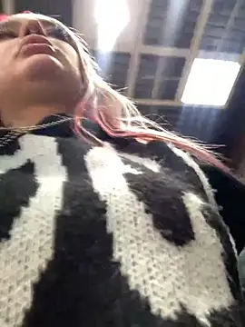 Snapshot of Sextazy chatting on 12.25.24 Sextazy online show from 12.25.24