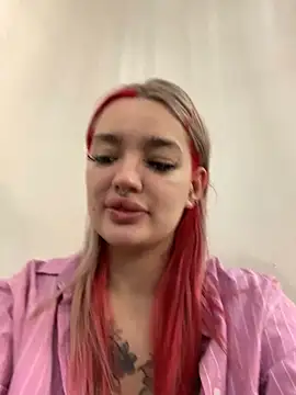 Snapshot of Sextazy chatting on 12.26.24 Sextazy online show from 12.26.24