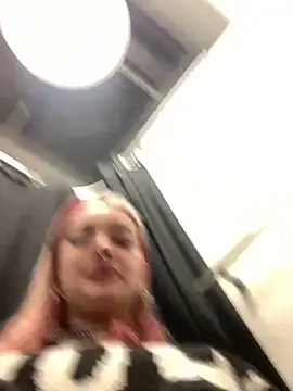 Snapshot of Sextazy chatting on 12.28.24 Sextazy online show from 12.28.24