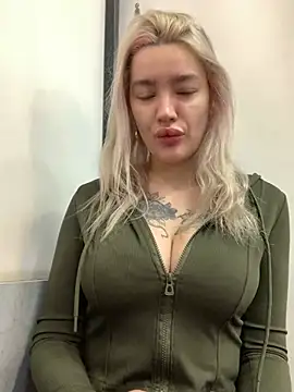 Snapshot of Sextazy chatting on 01.08.25 Sextazy online show from 01.08.25