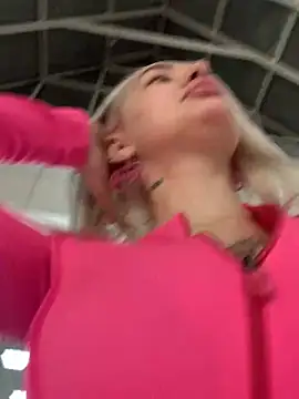 Snapshot of Sextazy chatting on 01.11.25 Sextazy online show from 01.11.25