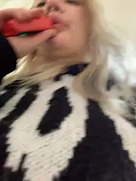 Snapshot of Sextazy chatting on 01.17.25 Sextazy online show from 01.17.25