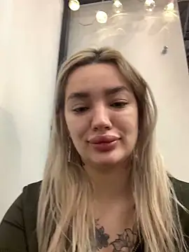 Snapshot of Sextazy chatting on 01.19.25 Sextazy online show from 01.19.25