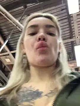 Snapshot of Sextazy chatting on 01.19.25 Sextazy online show from 01.19.25