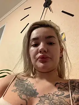 Snapshot of Sextazy chatting on 01.19.25 Sextazy online show from 01.19.25