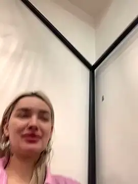 Snapshot of Sextazy chatting on 01.22.25 Sextazy online show from 01.22.25