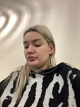 Snapshot of Sextazy chatting on 02.01.25 Sextazy online show from 02.01.25