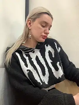 Snapshot of Sextazy chatting on 02.03.25 Sextazy online show from 02.03.25