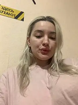 Snapshot of Sextazy chatting on 02.06.25 Sextazy online show from 02.06.25