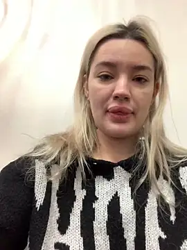 Snapshot of Sextazy chatting on 02.16.25 Sextazy online show from 02.16.25