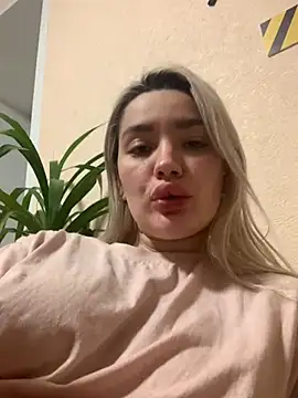 Snapshot of Sextazy chatting on 02.20.25 Sextazy online show from 02.20.25